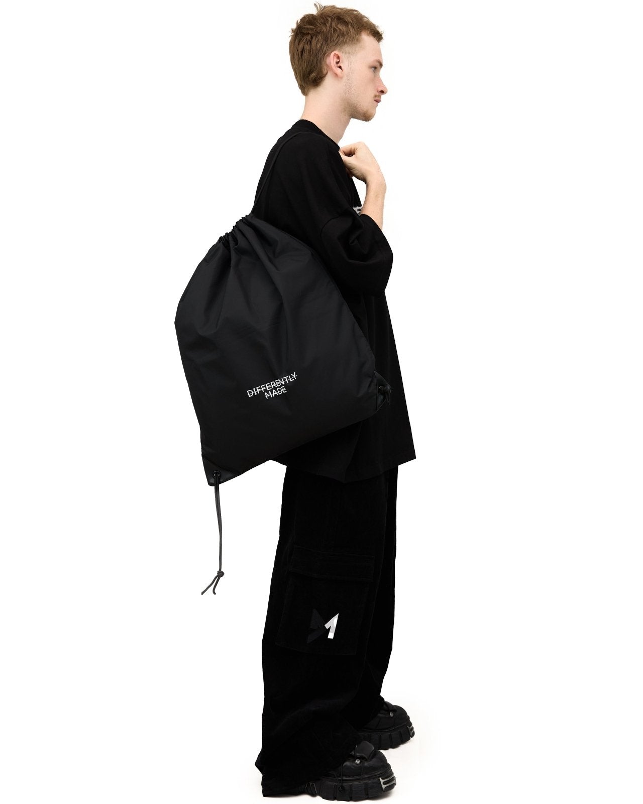 QUICK ACCESS DRAWSTRING BAG - Differently Made